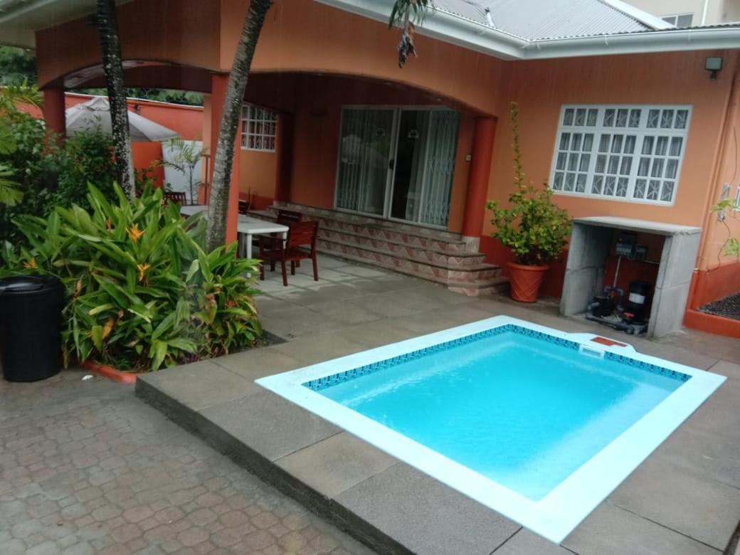 Beau Vallon Villa Self Catering With Pool Exterior foto